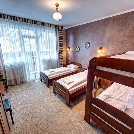 בוקובל Hotel Gutsulia מראה חיצוני תמונה