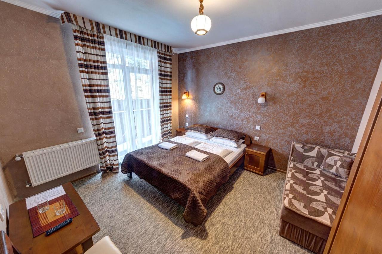 בוקובל Hotel Gutsulia מראה חיצוני תמונה