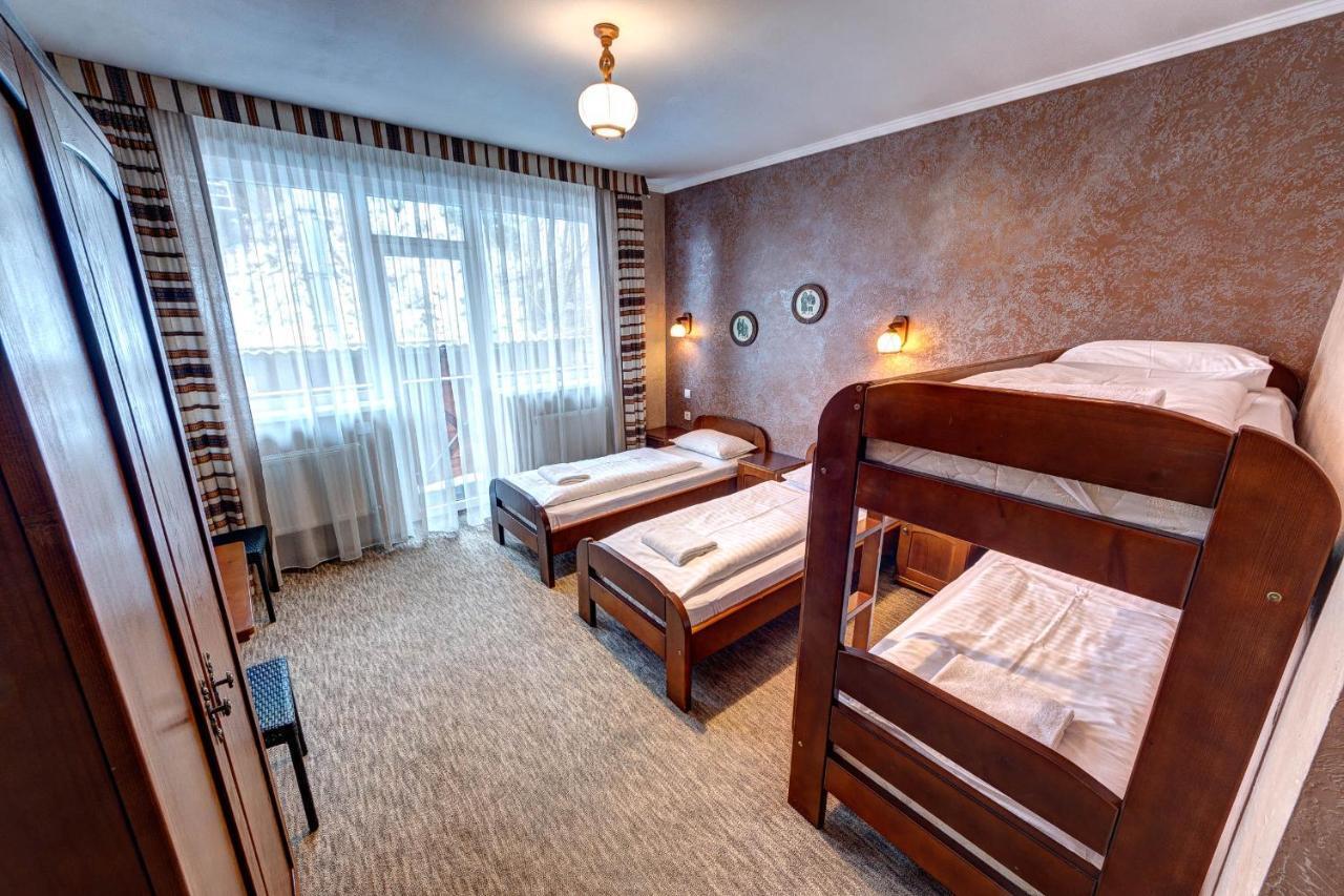 בוקובל Hotel Gutsulia מראה חיצוני תמונה